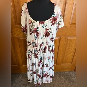 Torrid, white and burgundy floral chalice Pin tuck dress. Size one.